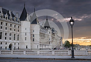 Conciergerie.