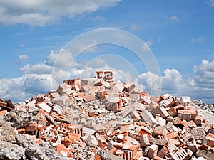 Concrete and brick rubble derbis