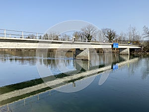 Concrete bridge over the river Reuss in the natural protection zone Aargau Reuss river plain / Naturschutzzone Aargauische Auen