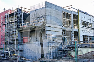 Concrete formwork with a folding mechanism and floor beams on construction site