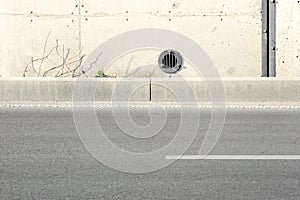 Concrete wall texture with a round ventilation hole.