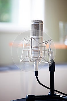 Condenser microphone