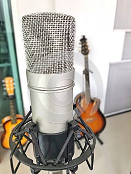 Condenser microphone and acoustic guitar
