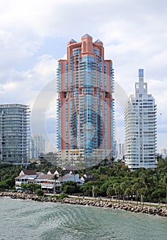 Condominium Housing in Miami oceanfront