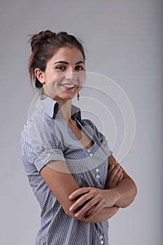 Confident woman, half-body portrait, smiling, arms crossed, busi