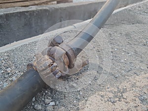 Connected hydraulic pressure pipes system