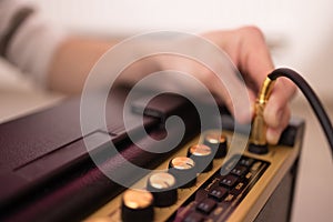 Connecting the electric guitar to the amplifier before the performance