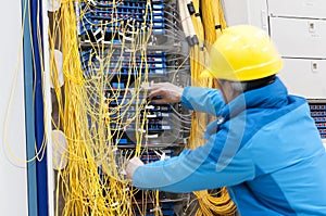 Connecting network cables to switches