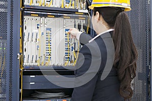Connecting network cables to switches