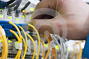 Connecting network cables to switches