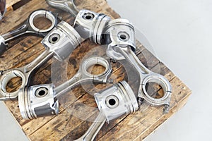 Connecting rod with piston