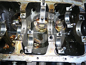 The connecting rod, piston and cylinder block in a disassembled condition