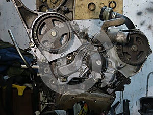 The connecting rod, piston and cylinder block in a disassembled condition