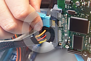 Connecting SATA data cable to HDD with motherboard