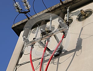 connection of the high voltage electrical cables of an electrica