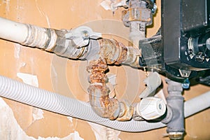 Connection of the supply pump in the home heating system