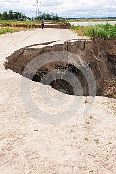 Consequences of catastrophic flood on the roads