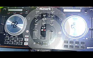 Consolle Deejay mix tracs 111