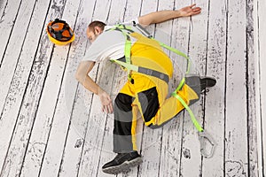 A construction accident is inevitable when we do not comply with the Occupational Safety and Health Regulations. Fall from a ladde