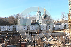 Construction of administrative building at Bolshoy Moskvoretsky bridge in Moscow