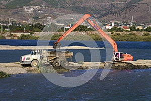 The construction of the Ashta dam on the Drini River