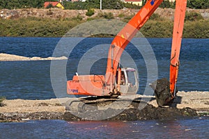 The construction of the Ashta dam on the Drini River