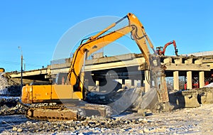 Construction of the automobile bridge