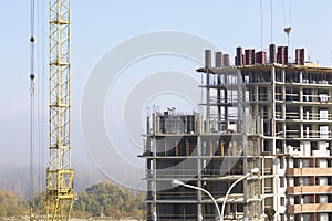 Construction of a building with a frame of reinforced concrete.