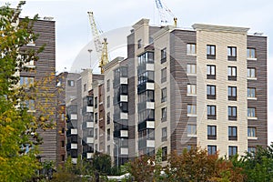 Construction of a cascade of multi-storey houses.