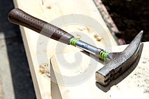 Construction claw hammer