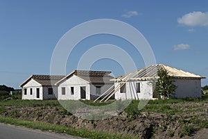 Construction of cottages made of aerated concrete blocks in summer