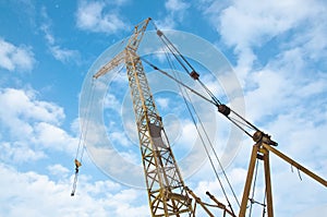 Construction crane