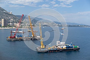 Construction crane barges