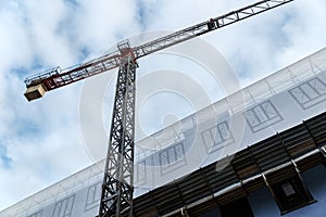 Construction crane and building