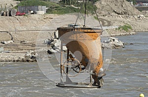 Construction crane with heavy load