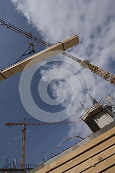 Construction crane with heavy load