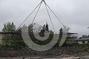 Construction crane with heavy load