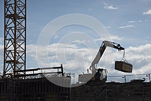 Construction crane with heavy load