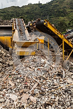 Construction debris treatment and recycling plant