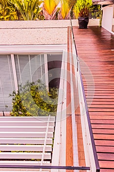 Construction details : Tempered glass balustrades on wooden roof deck