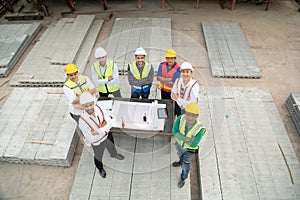 Construction engineers, architects, and foremen form a group.