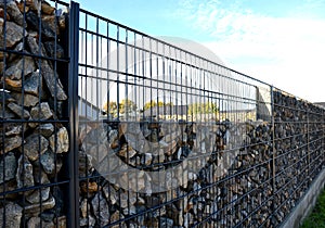construction of a gabion retaining wall, as part of the fencing home coarser