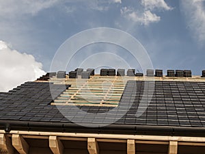 Construction, laying ceramic tile roof