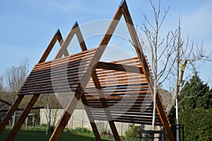 Construction of a pergola shading the kindergarten playground with a sandpit. board battens are just the place where it is necessa