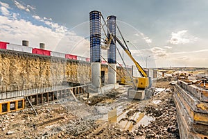 Construction of the pillars of a bridge with a lifting platform.