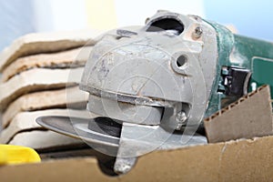 Construction tool angle grinder for cutting tile