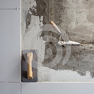 Construction tools notched trowel with mortar