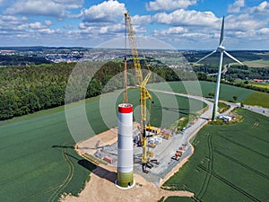 Construction of a wind turbine from above