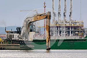 CONSTRUCTION WORK IN A SEAPORT