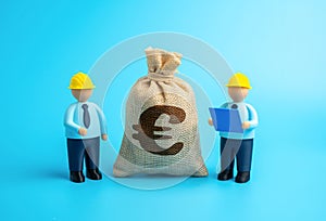 Construction workers and the euroÃ¢â¬â¢s money supply. Financing of infrastructure projects
